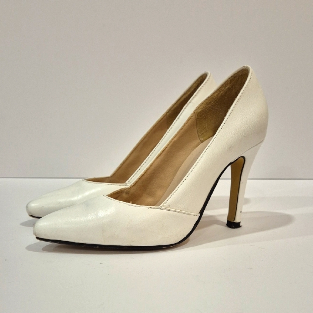 Cinderella Of Boston White Pumps Heels Size 3
